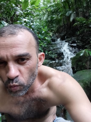 Oi...Eu sou o Mário, carinhoso,atencioso,sei conversar,gosto de dar e receber carinho,e prazer se estiver interessada me liga,prefiro as coroas, adoro elas,mas atenderei todas com prazer e muito carinho... bjosss 😘