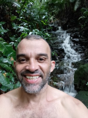 Oi...Eu sou o Mário, carinhoso,atencioso,sei conversar,gosto de dar e receber carinho,e prazer se estiver interessada me liga,prefiro as coroas, adoro elas,mas atenderei todas com prazer e muito carinho... bjosss 😘