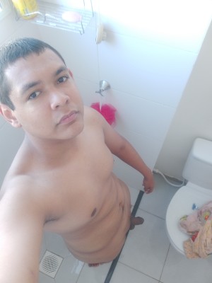 Hombre sumiso y obediente que busca a una mujer dominante