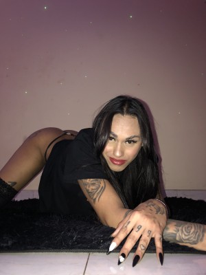 Tatuada Novinha com Local