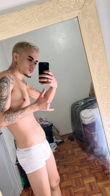 Novinho de fora disponível com local no centro😈