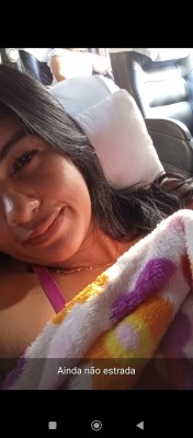 Morena cor de púrpura