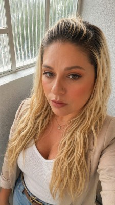 Giovanna Massagem tântrica, erótica, Nuru e massagem 4 mãos