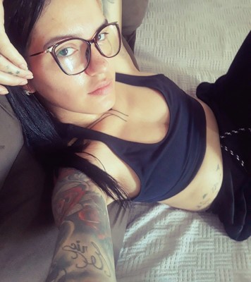Morena linda! Tenho conteúdo e faço chamada.